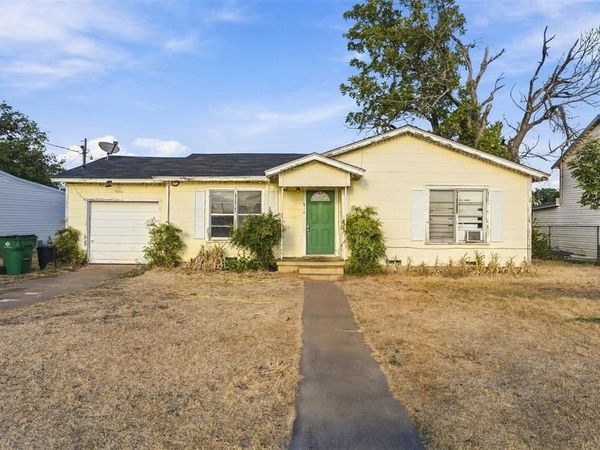 814 S Pierce Street, McGregor, TX 76657