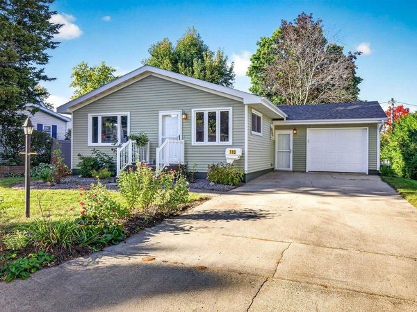 113 E CAMERON STREET, New London, WI 56961