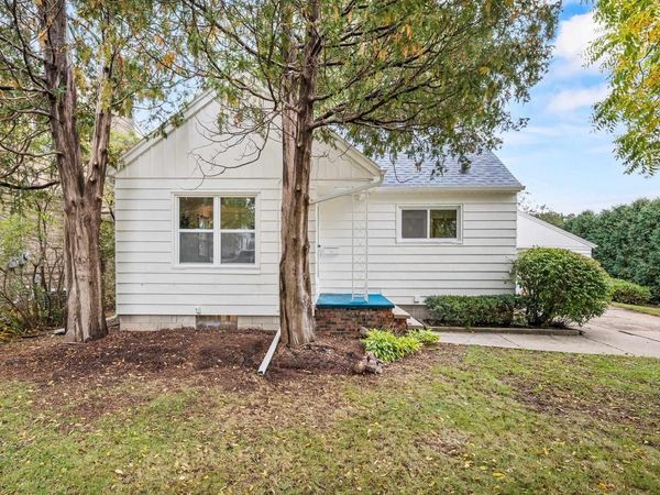 1112 LAWE STREET, Kaukauna, WI 54130
