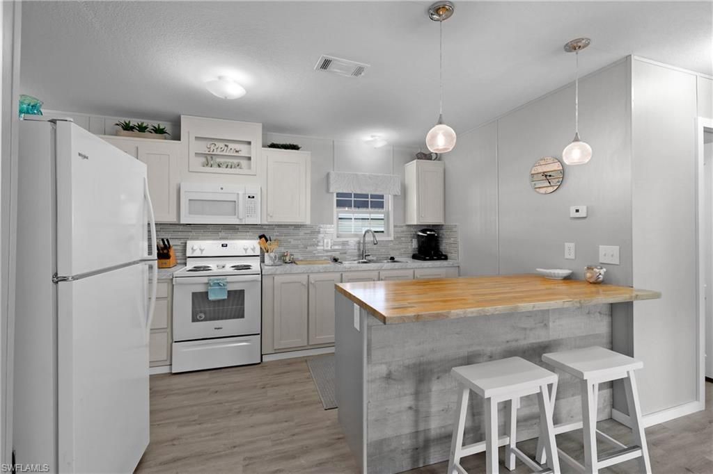 1747 Beverly Dr , Naples, FL 34114 Photo