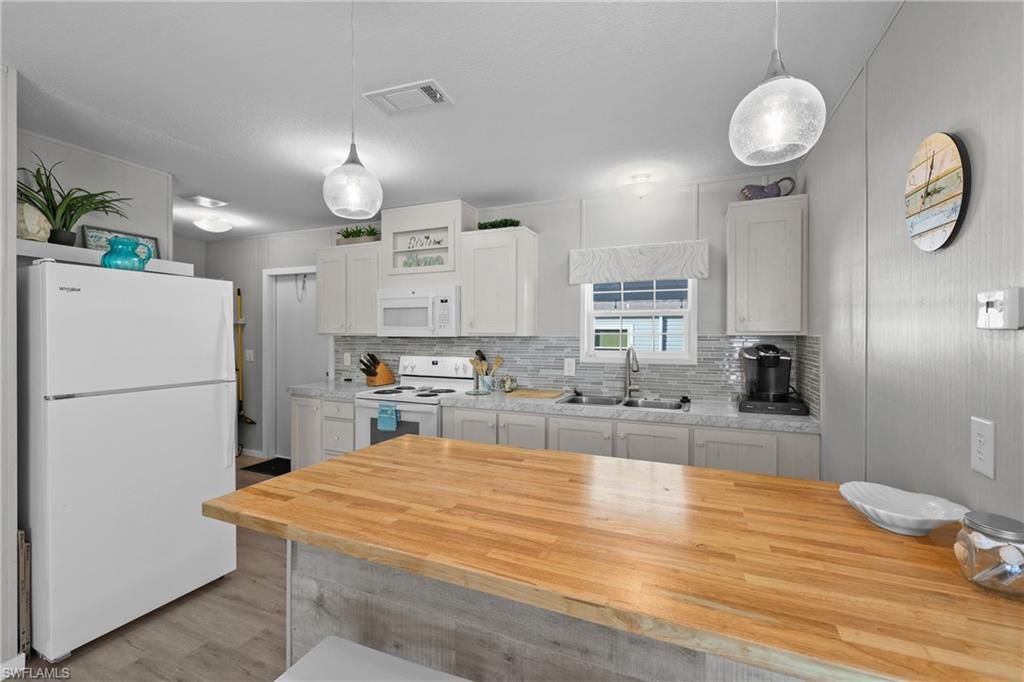 1747 Beverly Dr , Naples, FL 34114 Photo