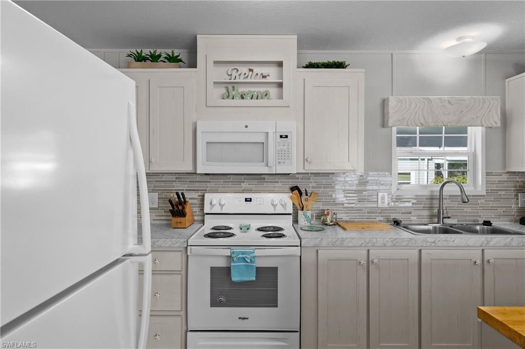 1747 Beverly Dr , Naples, FL 34114 Photo