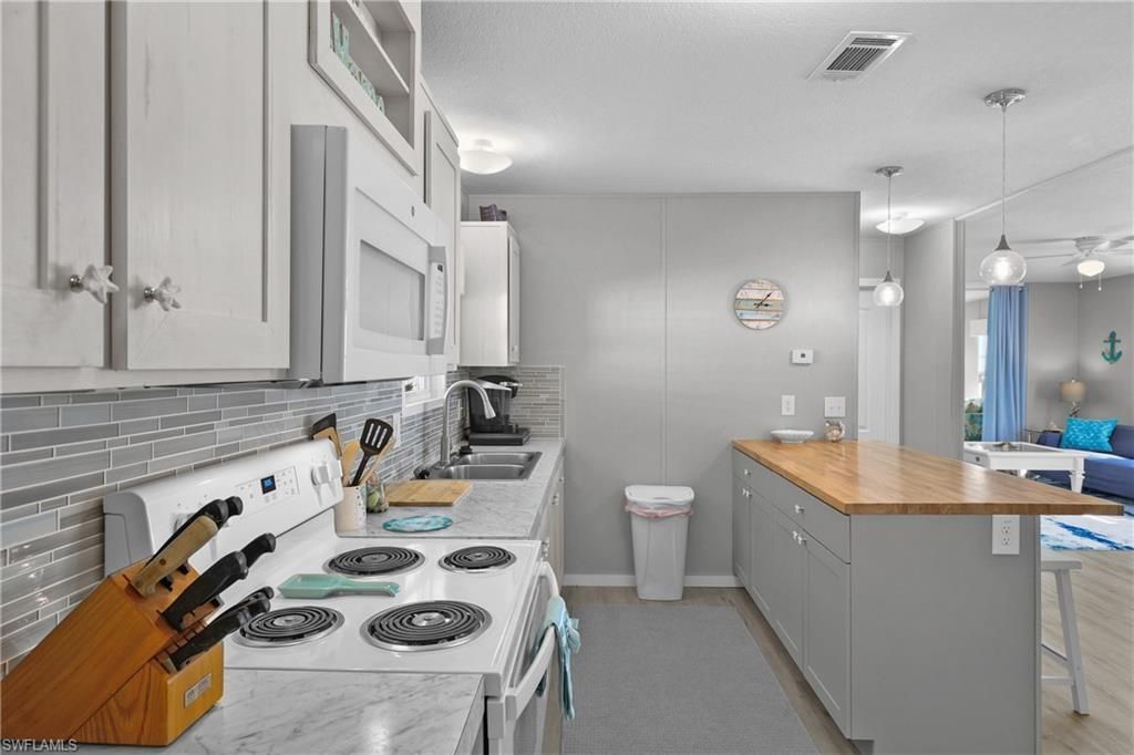 1747 Beverly Dr , Naples, FL 34114 Photo