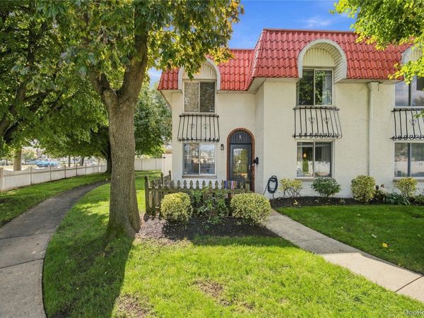 1 Alhambra Drive , Oceanside, NY 11572