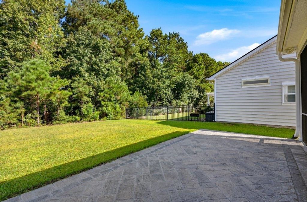 276 Sherwood Dr. Photo 32