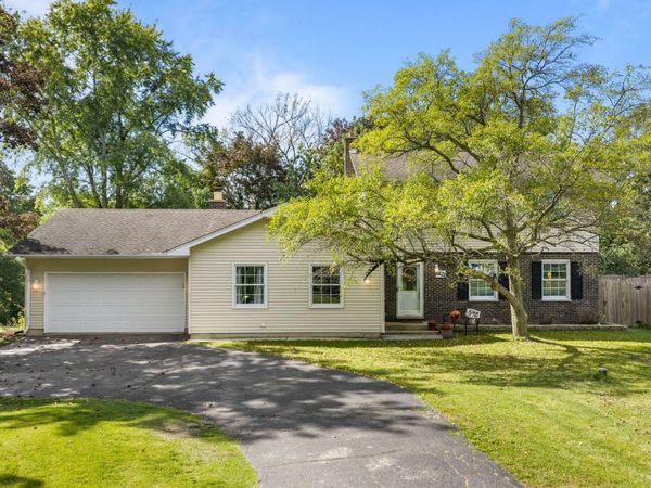 6121 Sands Road, Crystal Lake, IL 60014