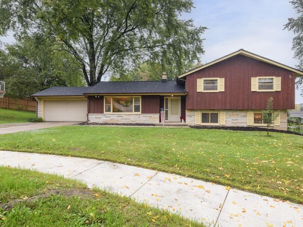 606 Lee Ct, Waukesha, WI 53186