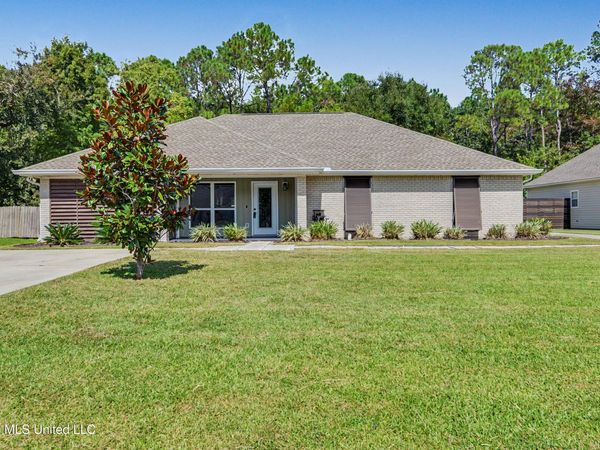 217 Henley Place, Bay Saint Louis, MS 39520