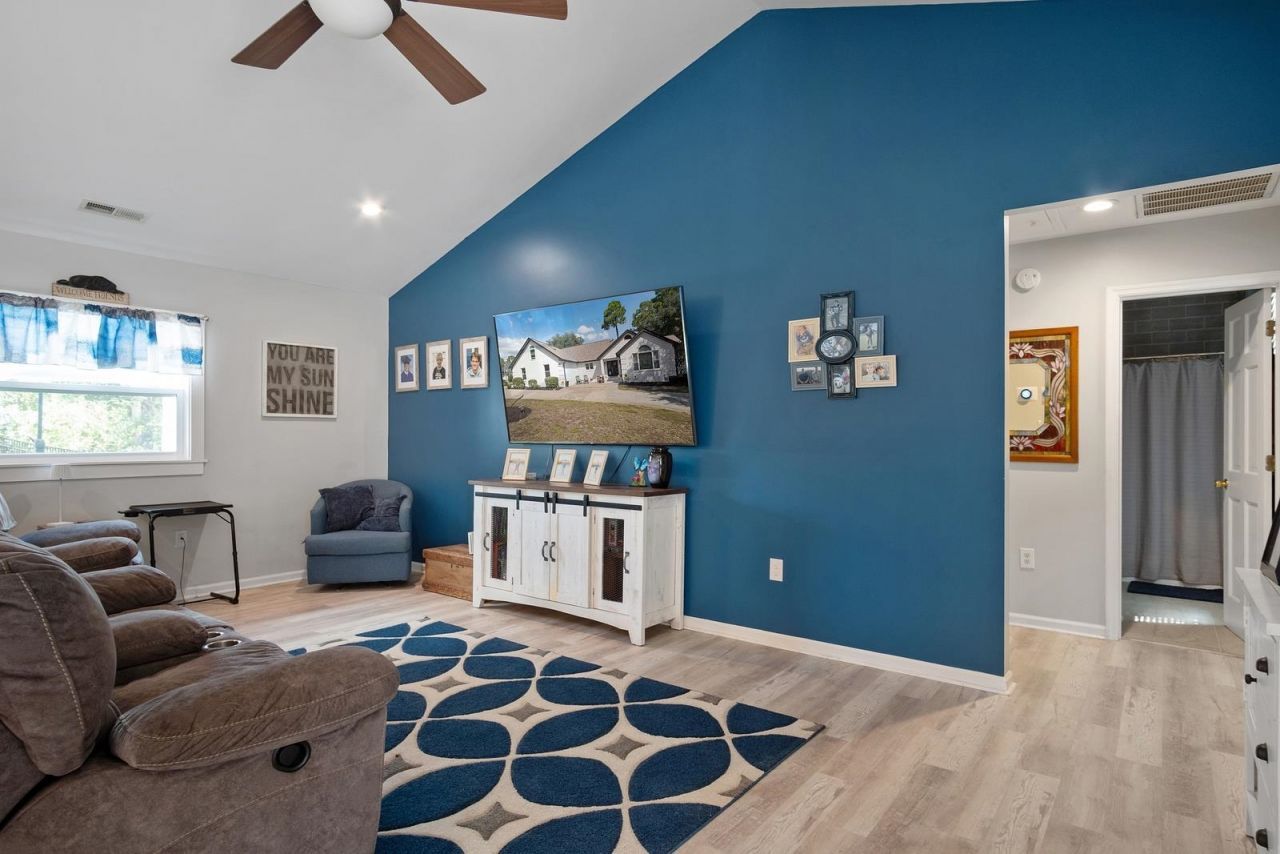 3099 Kings Ct. Photo 24