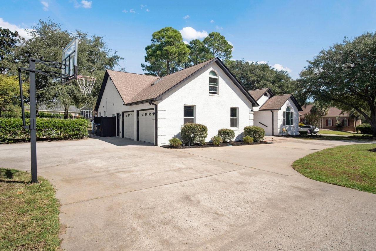 3099 Kings Ct. Photo 6