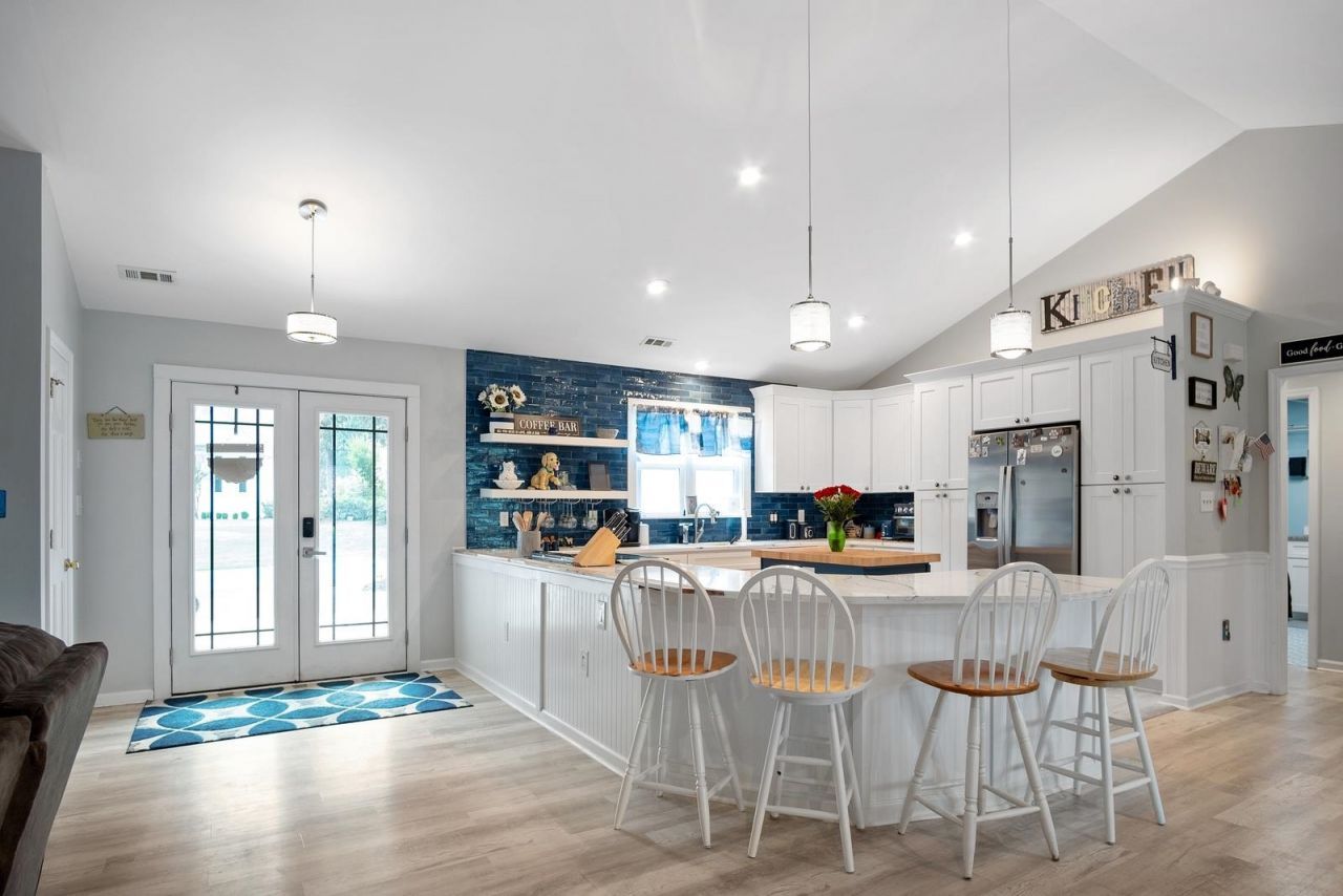 3099 Kings Ct. Photo 8