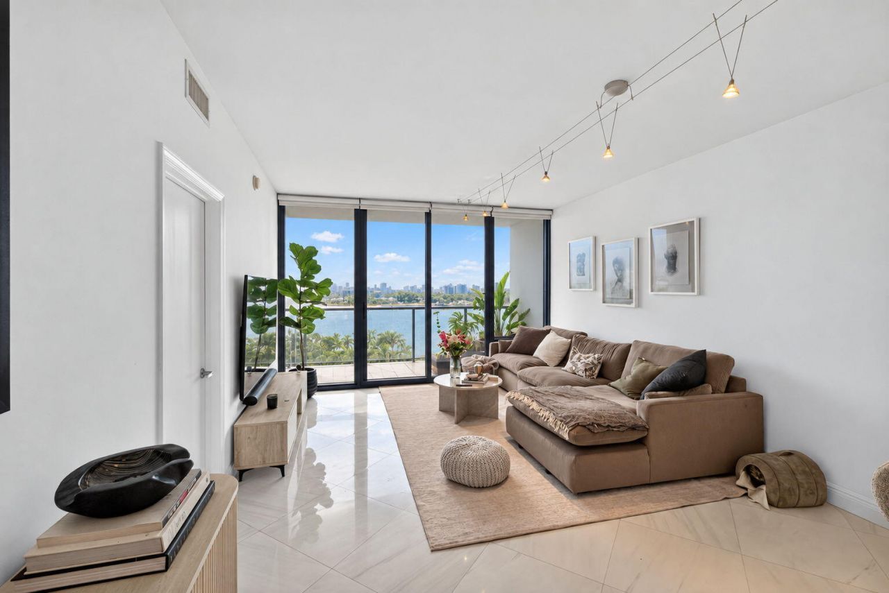 601 NE 36th Street, Unit 1008, Miami, FL 33137 Photo