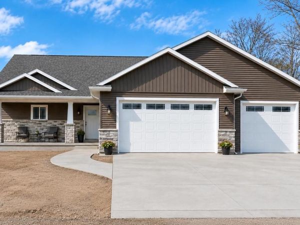 1617 FOUNDERS STREET, Neenah, WI 54956