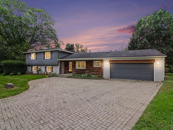 24697 S Cromwell Drive, Franklin, MI 48025