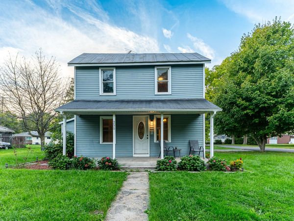 255 N Robinson Street, Lyons, MI 48851