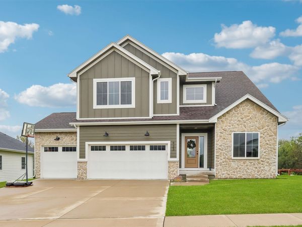 923 Lynne Drive, Adel, IA 50003