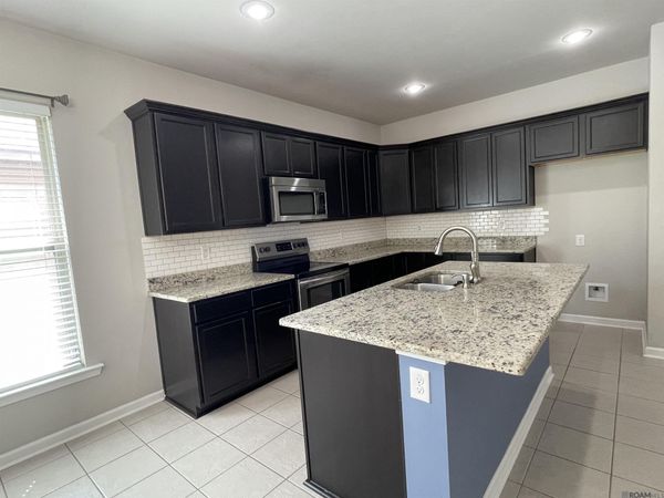42568 Baystone Ave, Prairieville, LA 70769