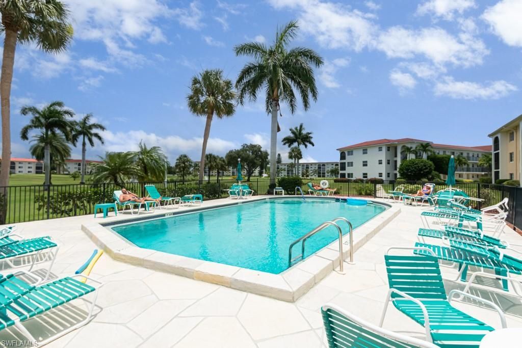49 High Point Cir S, Unit 303, Naples, FL 34103 Photo
