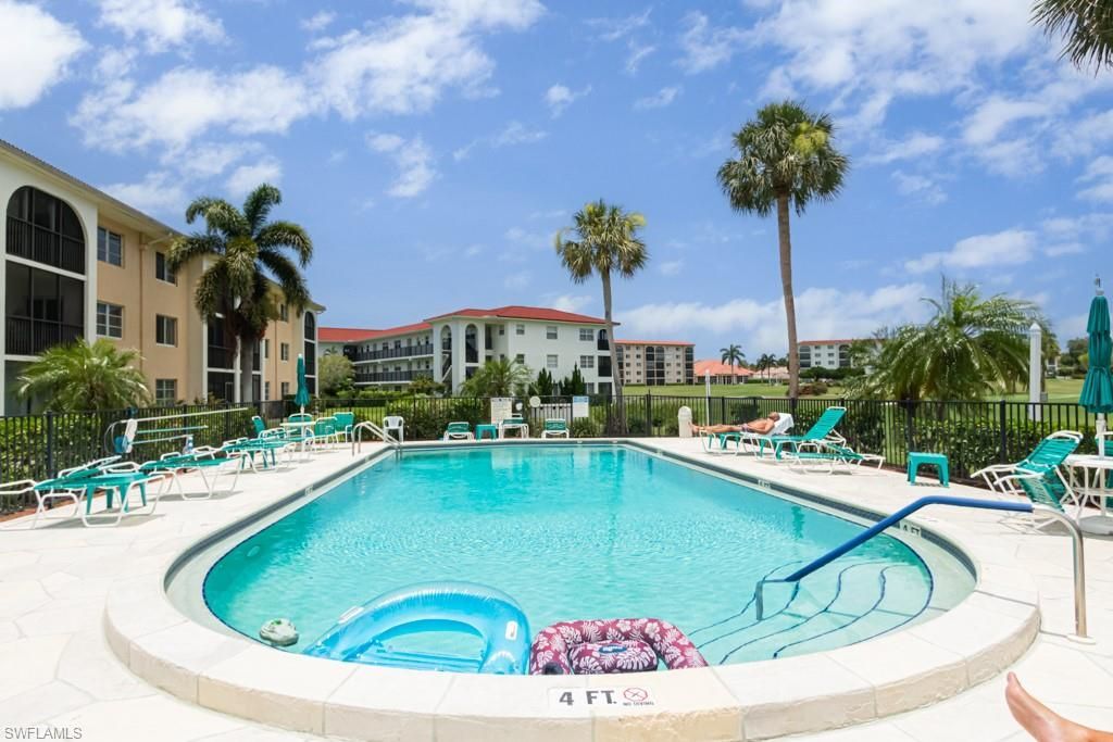 49 High Point Cir S, Unit 303, Naples, FL 34103 Photo