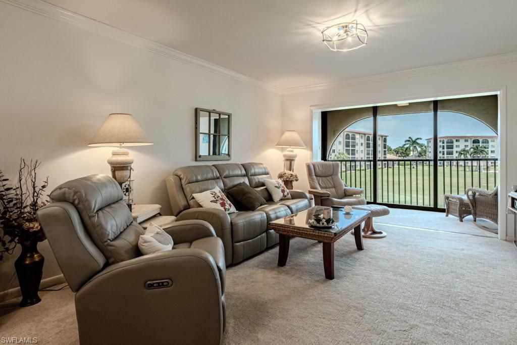 49 High Point Cir S, Unit 303, Naples, FL 34103 Photo