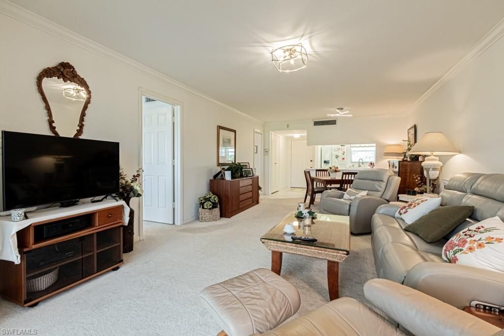 49 High Point Cir S, Unit 303, Naples, FL 34103 Photo