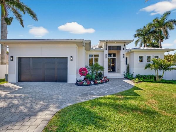 850 101st AVE N, NAPLES, FL 34108