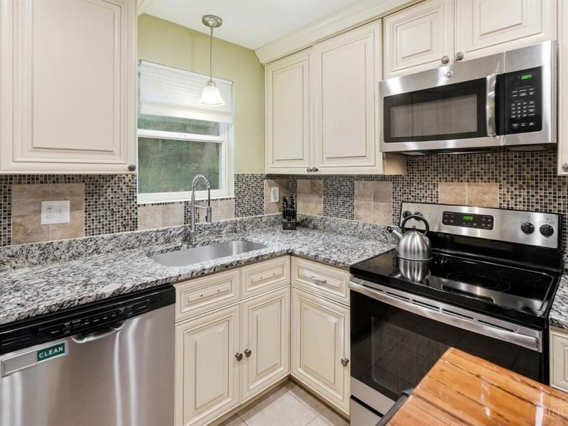 6937 Vinewood Avenue, Columbia Township, OH 45227 Photo 18