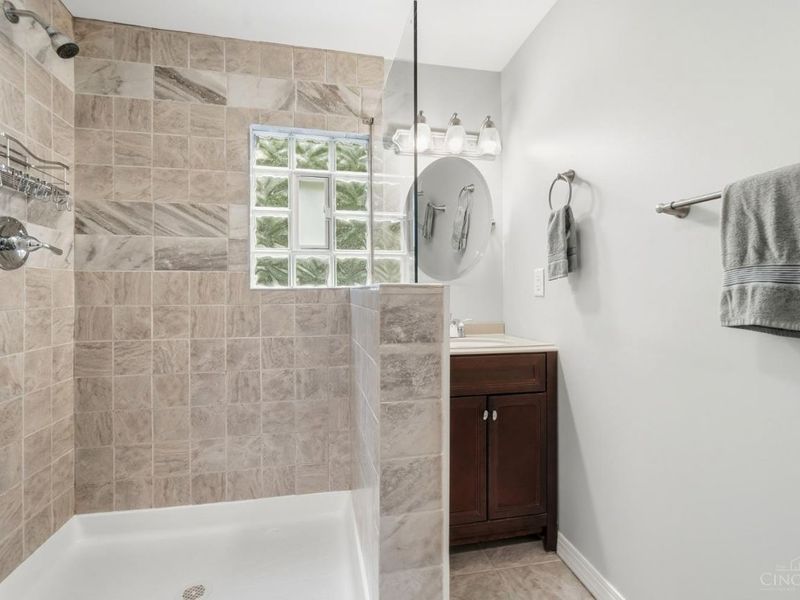 6937 Vinewood Avenue, Columbia Township, OH 45227 Photo 36