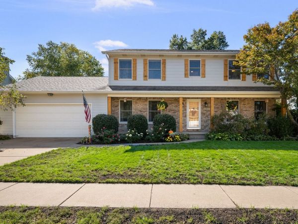 2493 Countryside Lane, Bettendorf, IA 52722