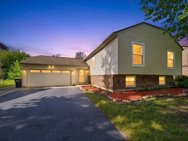 863 Pleasant Street , Woodstock, IL 60098