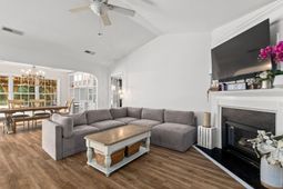 1572 Wellesley Circle photo 4