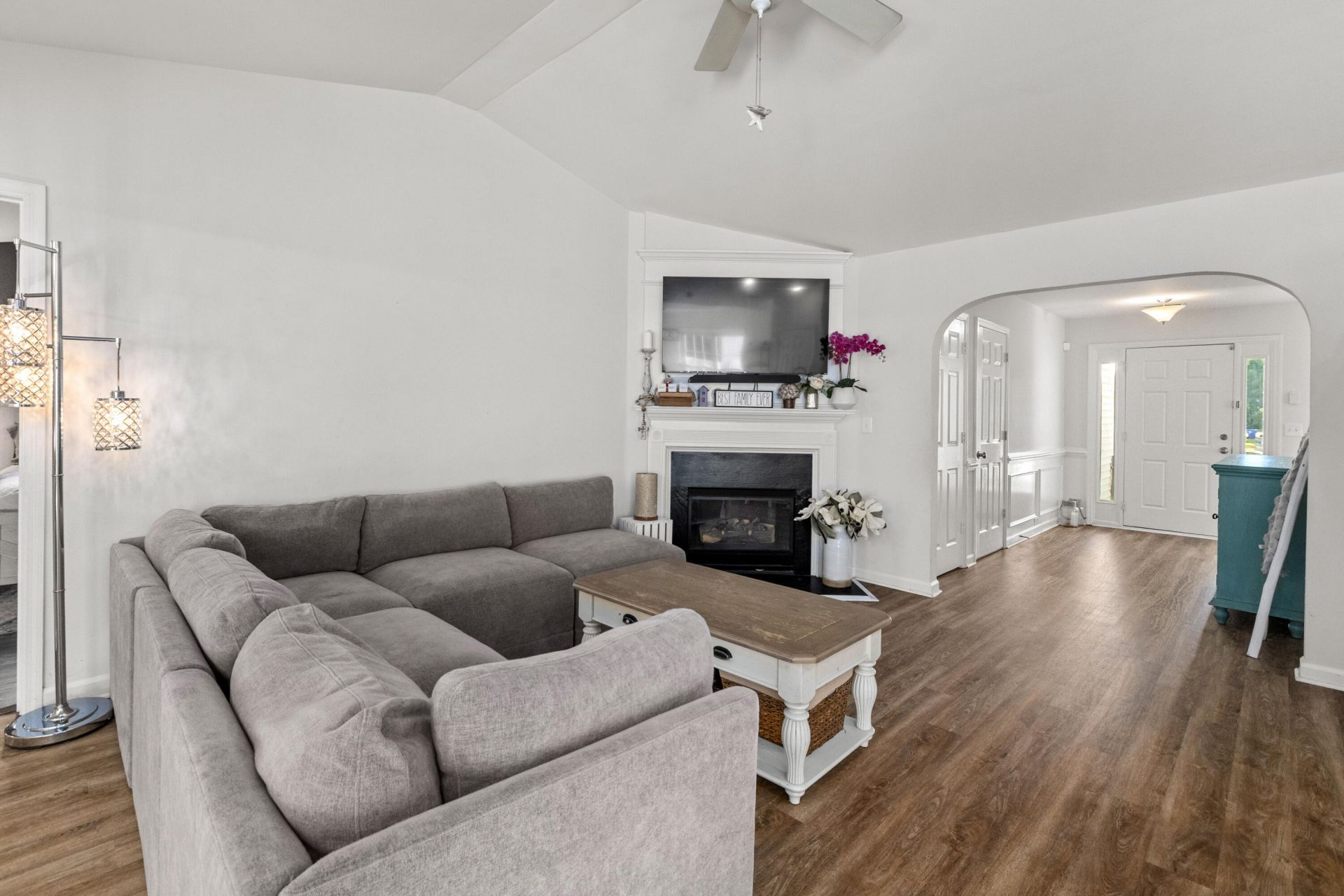 1572 Wellesley Circle Photo 4
