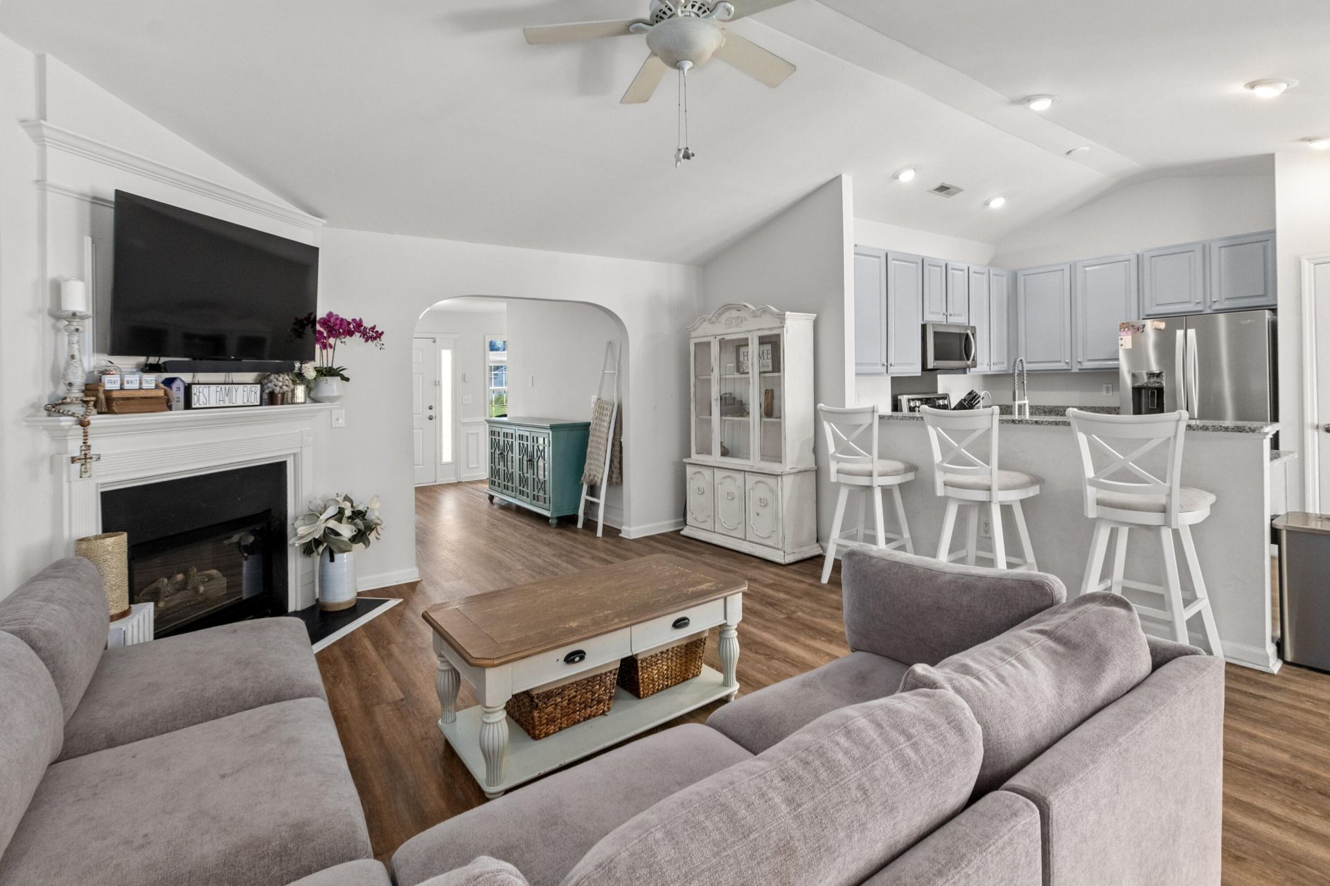 1572 Wellesley Circle Photo 5