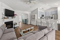 1572 Wellesley Circle photo 4