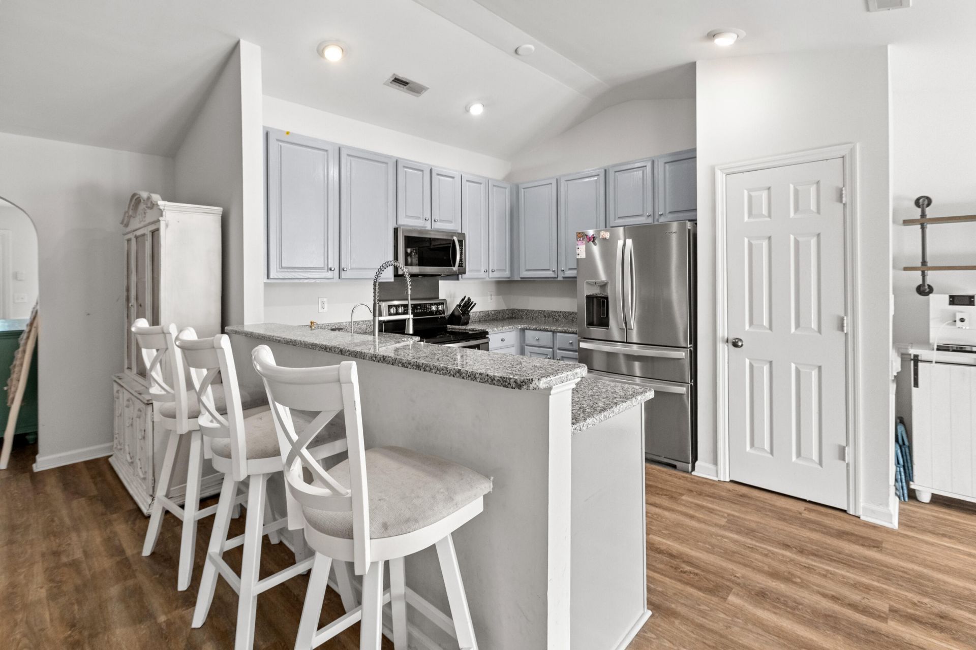 1572 Wellesley Circle Photo 6