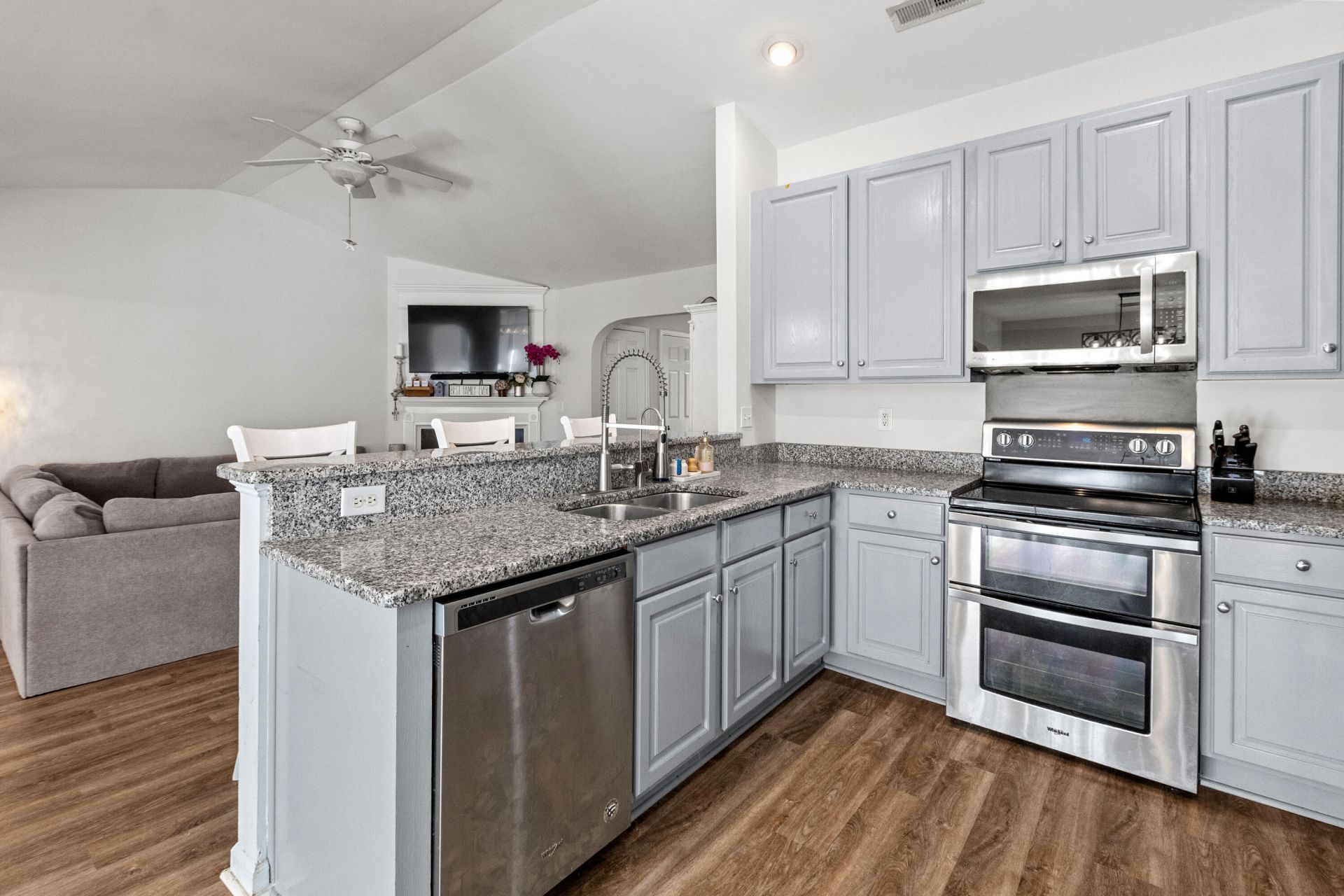 1572 Wellesley Circle Photo 8