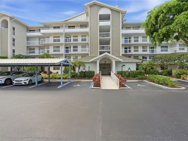 360 Horse Creek DR, Unit 207, NAPLES, FL 34110