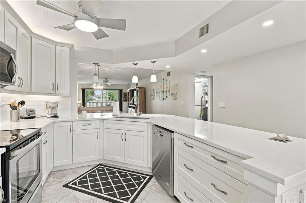 360 Horse Creek Dr, Unit 207, Naples, FL 34110 Photo