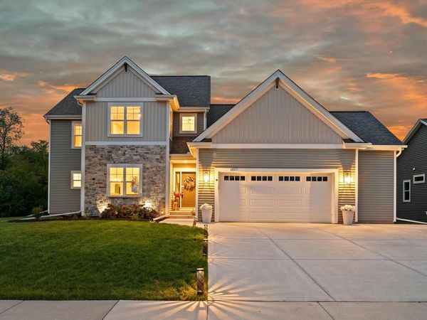 923 Kohlwey DRIVE, Grafton, WI 53024