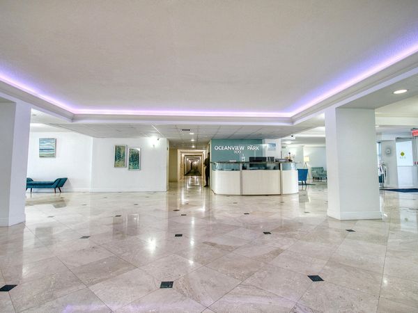 800 PARKVIEW Drive, Unit 826, Hallandale Beach, FL 33009