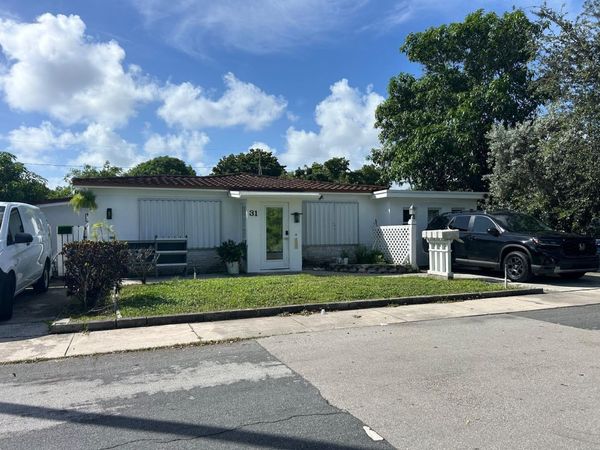 31 SW 10th Street, Unit 2, Dania Beach, FL 33004