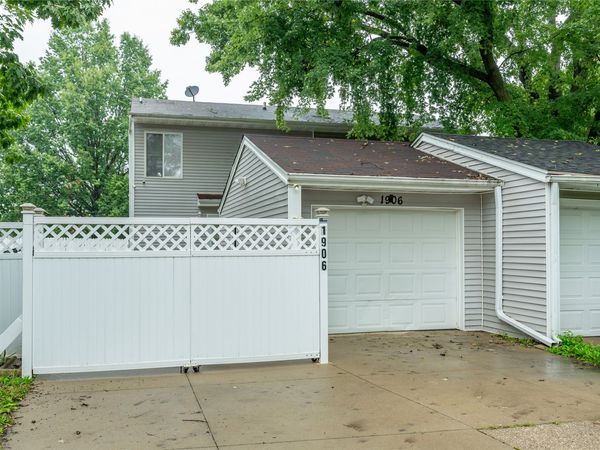 1906 E Bell Avenue, Des Moines, IA 50320