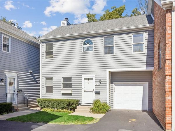 812 Chestnut Street , Unit B, Deerfield, IL 60015