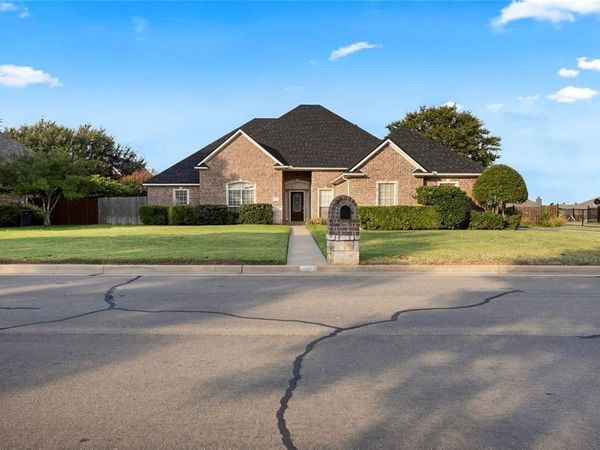 706 Meadowview, Cleburne, TX 76033
