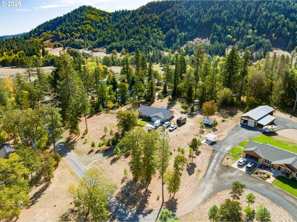 188 TRILLIUM LN, Tenmile, OR 97481