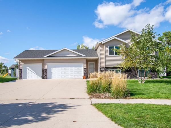 5883 Autumn Drive S, Fargo, ND 58104