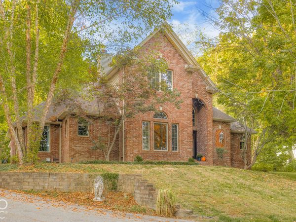 11444 W Red Oak Court, Columbus, IN 47201