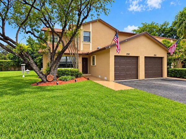 250 LAKESIDE Circle, Sunrise, FL 33326
