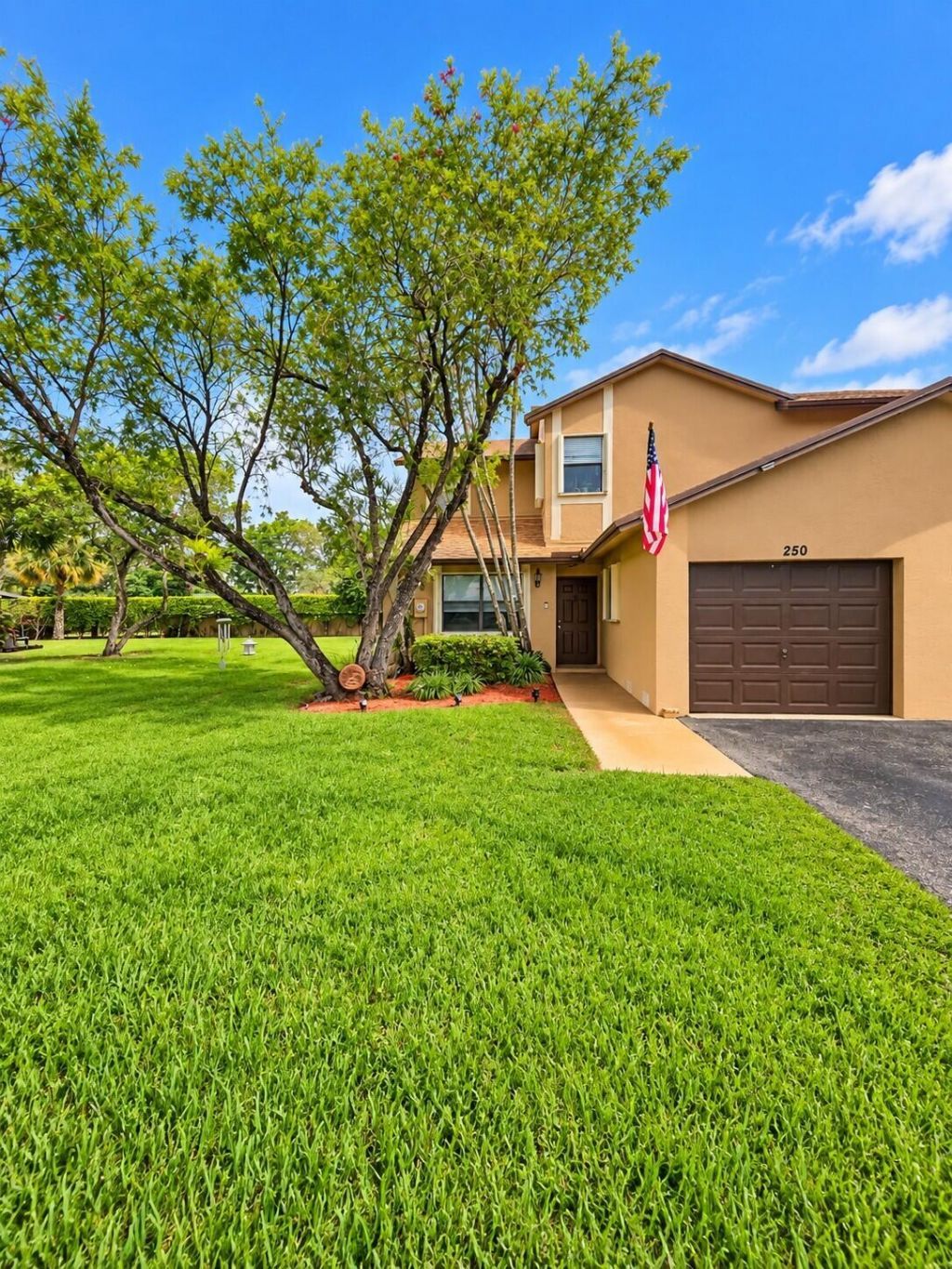 250 Lakeside Circle, Sunrise, FL 33326 Photo