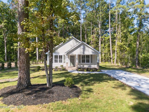 88 Oak Road, Lake Waccamaw, NC 28450